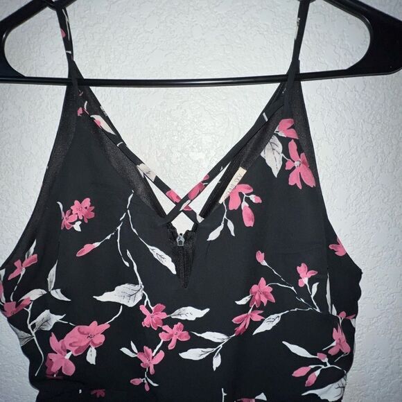 SIENNA SKY BLACK FLORAL ROMPER SIZE SMALL NWOT - Picture 8 of 10